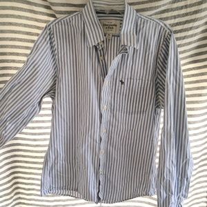 Classic Men's Blue and White Striped Button Down